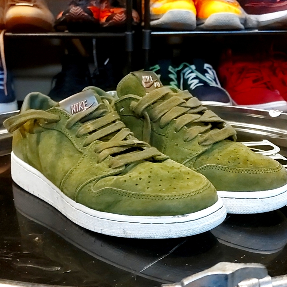 Air Jordan 1 low Swooshless